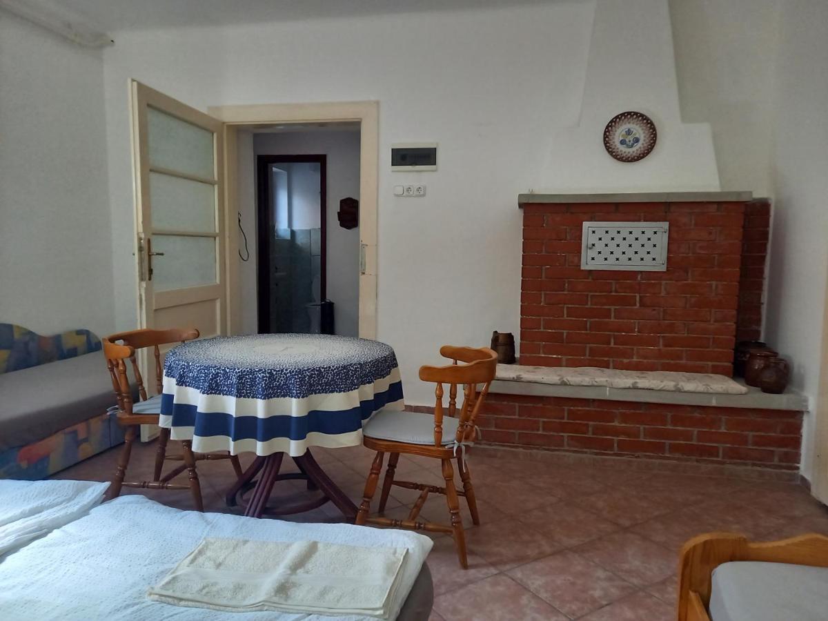 Flamingo Apartman Шопрон Экстерьер фото